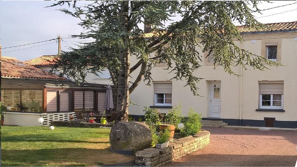 Entre Marais Et Gatine Panzió Saint-Pompain Kültér fotó